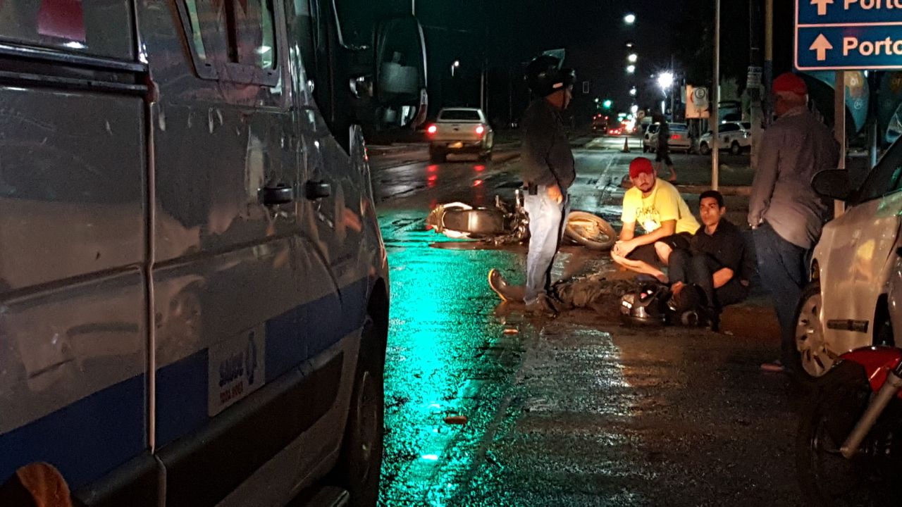 Deficiente é atropelado por moto ao tentar atravessar Jorge Teixeira