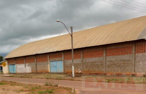 Moradores denunciam abandono e descaso da área de esporte