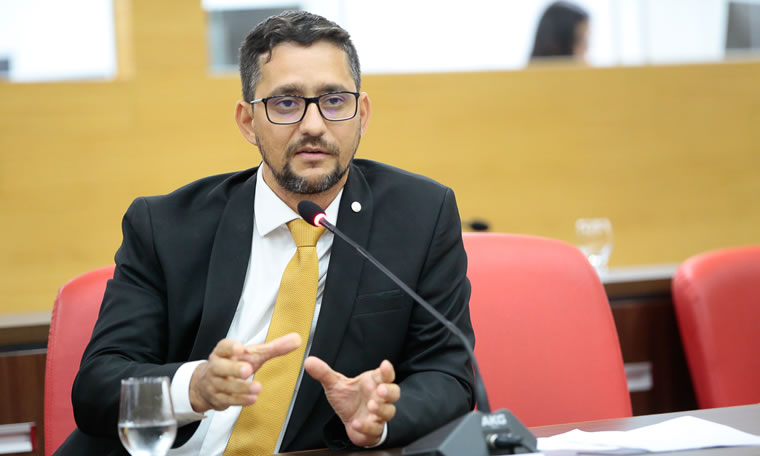 EM SESSÃO HISTÓRICA: Deputado Anderson defende abertura do comércio e fiscalização severa às festas 