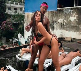 Anitta posta trechos do clipe de ‘Vai Malandra’ gravado na favela