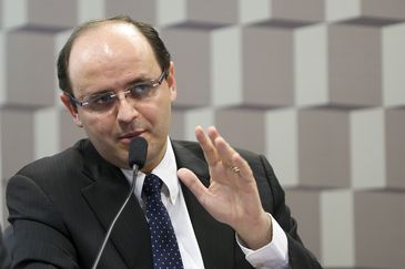 Ministro da Educação defende debate sobre verba para merenda escolar