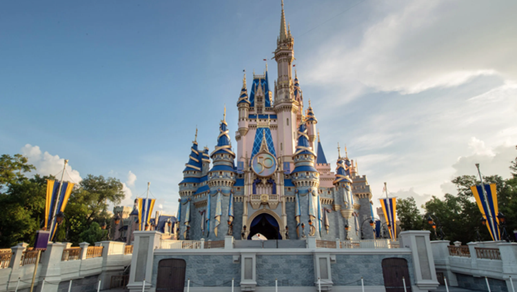 50 ANOS : Disney finaliza decoração do Castelo da Cinderela para celebração