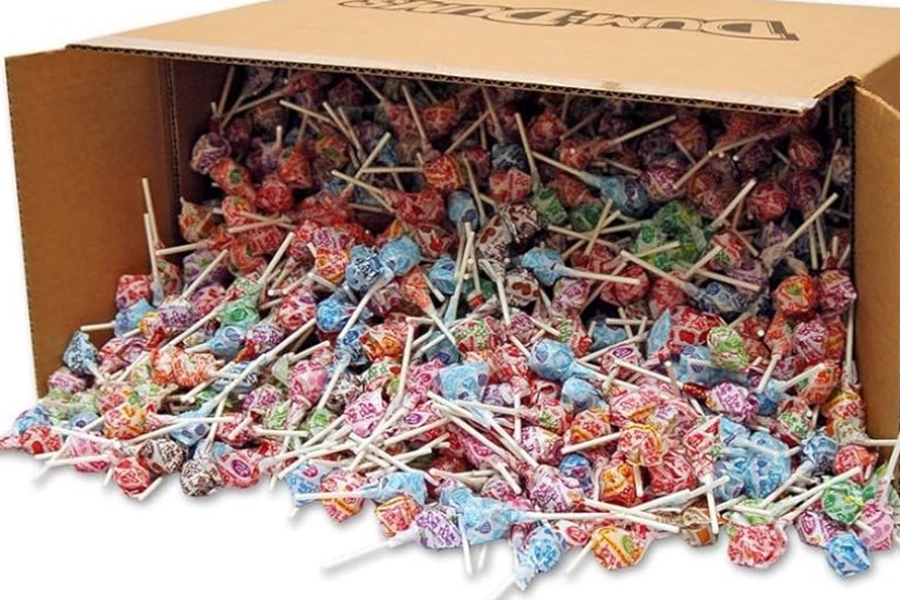 BRINCADEIRA: Mãe descuida com celular e filho compra 70 mil pirulitos