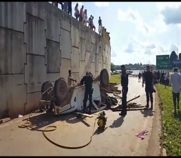 Caminhonete cai da ponte do Rio Madeira  e deixa vítimas em estado grave - VÍDEO