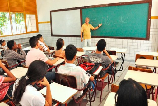 MEC revê base curricular e muda ensino médio