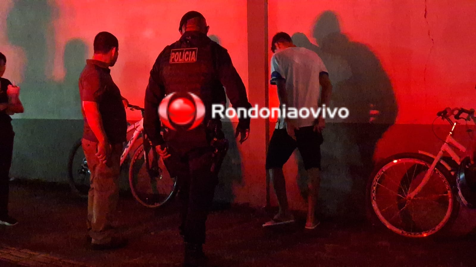 NA RIO MADEIRA: Populares detém adolescente que agrediu mulher em roubo na frente ao shopping 