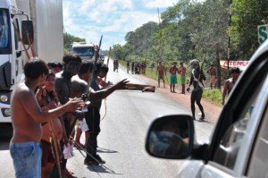 Caciques exigem presença da Funai para liberar a Rodovia