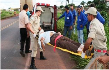 PIMENTA BUENO - Homem de 79 anos cai de barranco na BR 364 de uma altura de mais de três metros