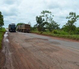 ACIDENTE – Carro com vice-prefeito perde controle na BR-364 