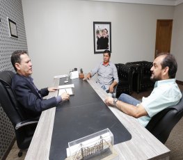 Maurão garante R$ 100 mil para obras de recuperação de asfalto