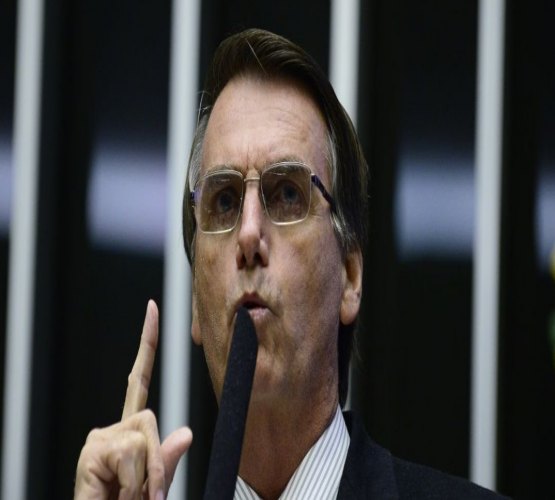 ‘Amigo’ de Cunha, Bolsonaro não revelou se votará por cassação