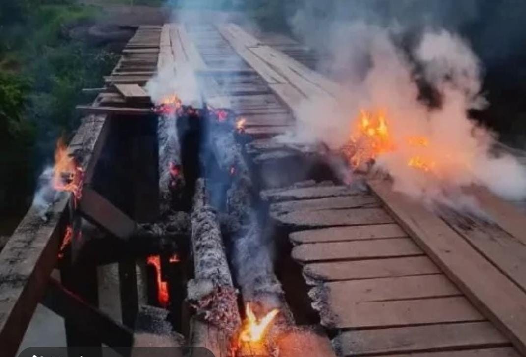 SEM RESPOSTA: Ponte entre Alvorada e Nova Brasilândia é queimada e agrava isolamento