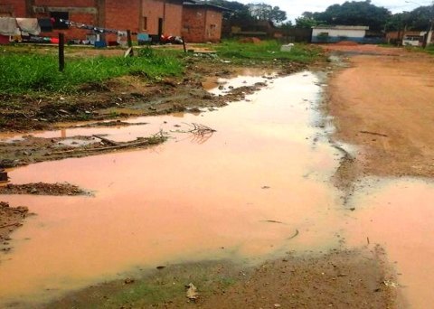 Obra da prefeitura deixou ruas em situação precária, denunciam moradores