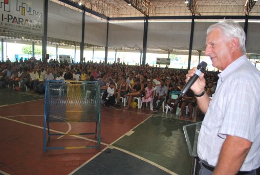 Deputado Airton participa do sorteio de casas populares