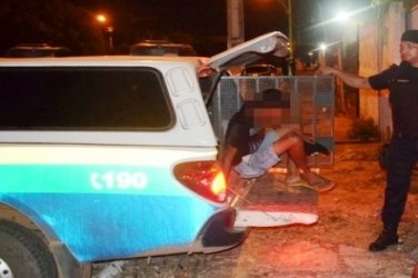 RASTREADO - Polícia prende homem que rendeu acadêmica e roubou veículo em posto de combustível