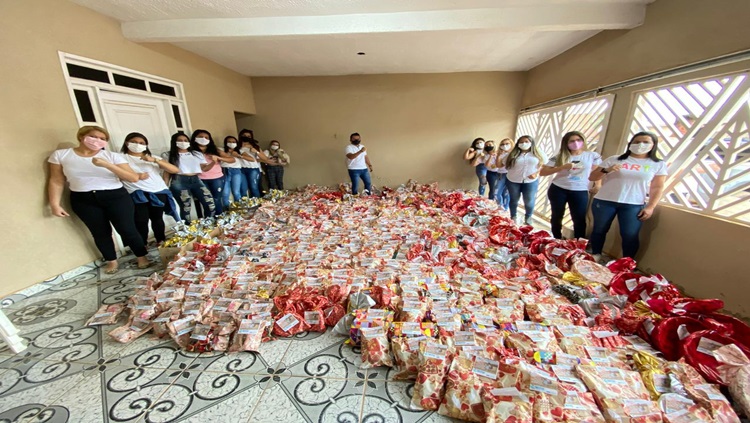 VEREADOR: Edimilson Dourado entrega presentes às mamães em bairros da capital