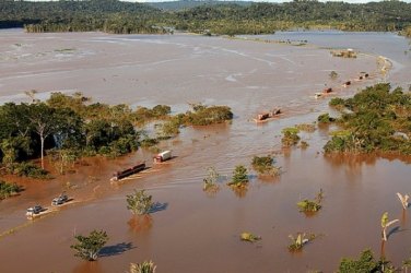 Usinas trocam acusações por cheia no Rio Madeira