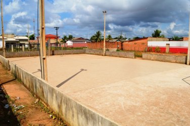 INACABADO – Complexo de quase um milhão de reais está abandonado em Porto Velho