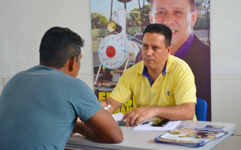 Vereador Edesio Fernandes realiza ação social 