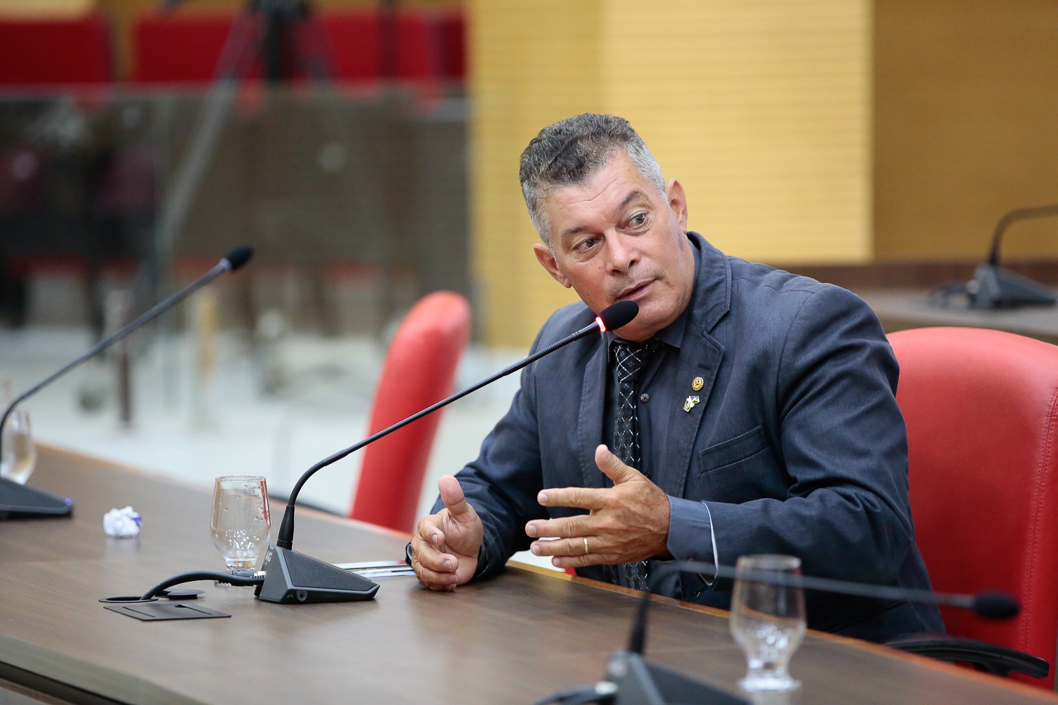 DEPUTADO: Edson Martins destina recurso para laboratório de informática em Jaru