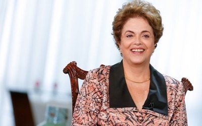 Comissão aprova relatório favorável ao impeachment de Dilma
