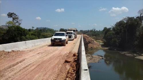 Trânsito de veículos pela ponte de 121 metros de extensão é liberado