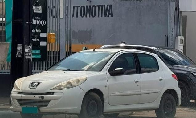 HÁ DOIS ANOS: Homem deixa Peugeot para limpeza em lava jato e não volta para buscar