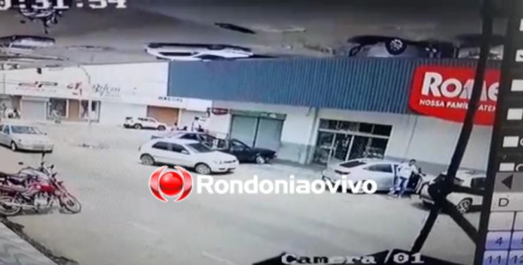 'CHAPOLIN': Vídeo mostra criminoso furtando quase R$ 8 mil em carro na frente de loja