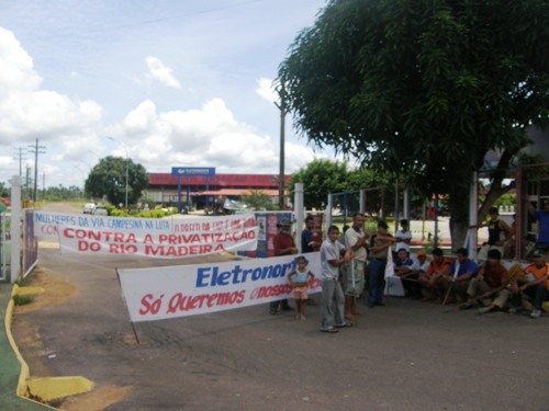 Manifestantes do MAB ocupam usina da Eletronorte no bairro Nacional 