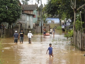 Cheia do Madeira leva prefeito a decretar Estado de Alerta