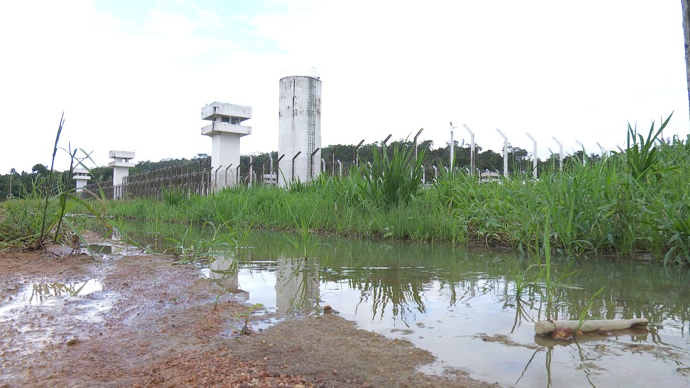 Fossa de presídio gera reclamação entre moradores de Ariquemes