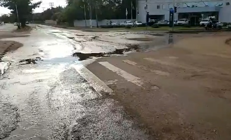 PODRIDÃO: Esgoto a céu aberto há mais de um ano é fonte de mal cheiro e problemas