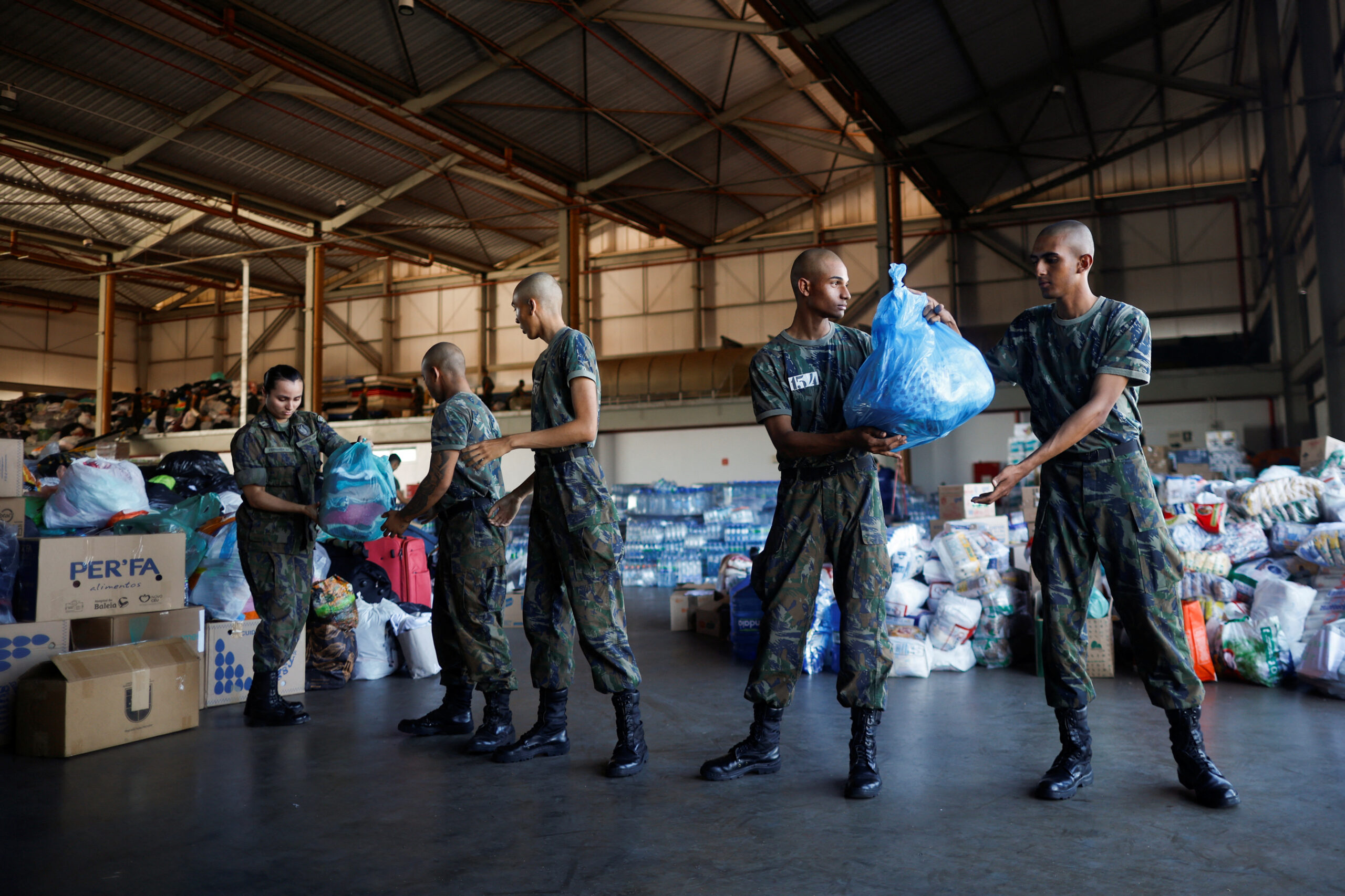 PRÉ-CANDIDATOS: Após desvios, MP pede que Exército entregue doações em Eldorado do Sul