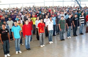 Mais de 1.100 jovens participam da solenidade de Juramento à Bandeira