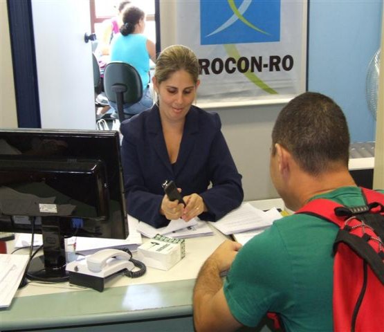 Procon orienta pais a denunciar abusos em reajuste de mensalidade escolar 