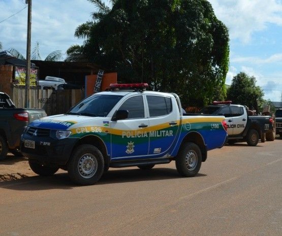 Pai chama a polícia para prender o filho foragido