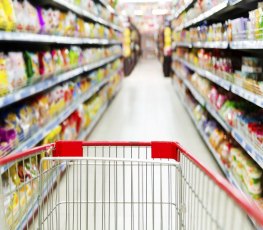 Funcionária é flagrada praticando furto em supermercado