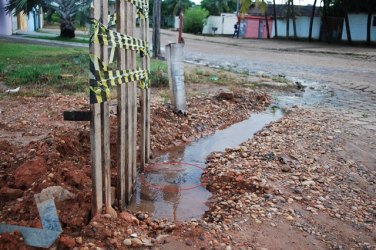 Rede de distribuição de água furada