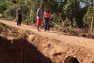 Glaucione inspeciona obras e recuperação da linha vicinal
