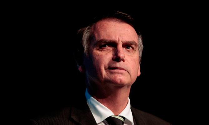 SEM RECIPROCIDADE: Bolsonaro anuncia que chineses não precisarão de visto no Brasil