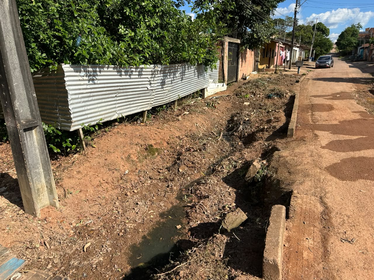 EDIMILSON DOURADO: Após solicitação do vereador, Prefeitura intensifica limpeza no bairro Nova Floresta