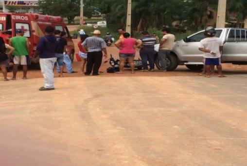 Acidente entre carro e motocicleta deixa um ferido