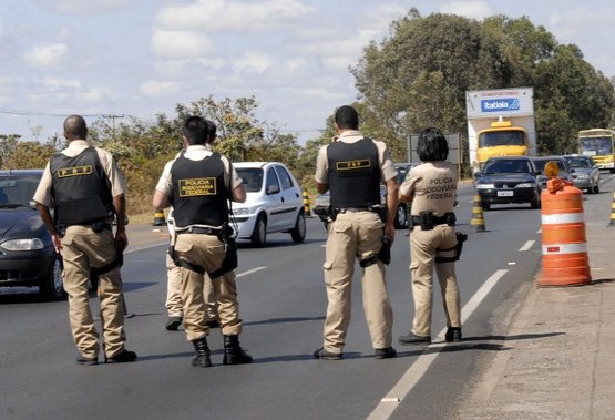 PRF apreende anfetaminas, documento falso, armas de fogo e munições 