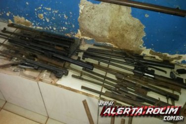 Polícia encontra arsenal ao cumprir mandado de prisão