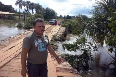 Ponte é interditada após fortes chuvas