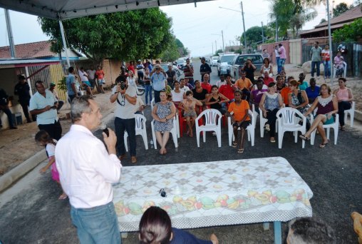 Cerimônia marca entrega de asfalto 