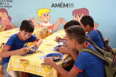 Merenda escolar atende diariamente mais de 240 mil alunos da rede pública estadual