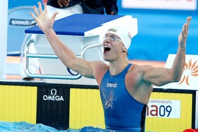 Cesar Cielo fatura o ouro nos 50m borboleta na França