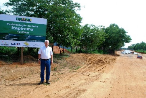 Airton verifica situação de ruas que serão asfaltadas em Ji-Paraná