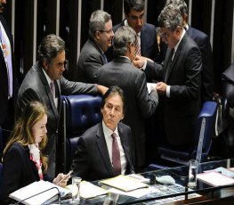 Comissão do Senado aprova fim do foro privilegiado para políticos